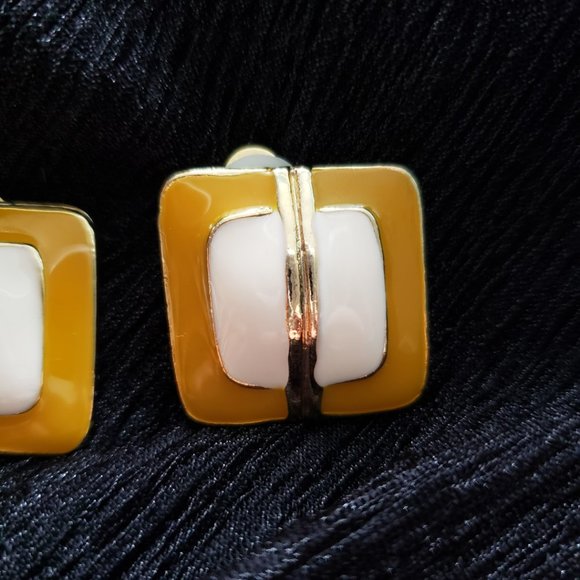 Vintage Cream and Yellow Enamel Square Clip On Earrings - Picture 8 of 10